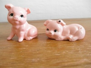 Vintage Attic Find 2 PINK Pig Piggy Piglets Bakelite Plastic 1950's Figurine Toy