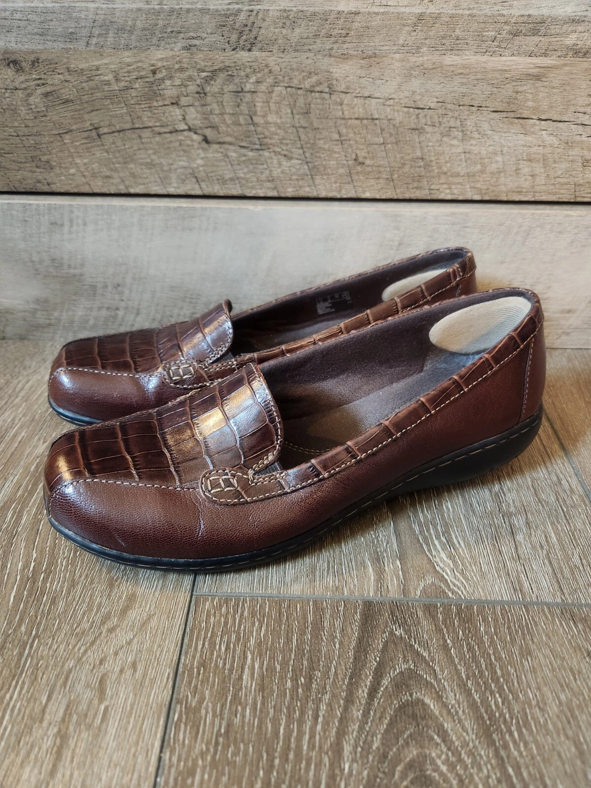 Mocassini Clarks Bendables Bayou da donna taglia 8 in pelle marrone stampa coccodrillo usati in ottime condizioni