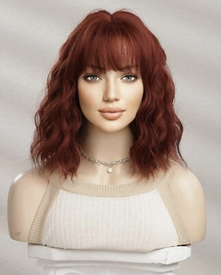 Perruque Synthétique Rouge Courte Bouclée Avec Frange - Taille Moyenne, Bonnet Monofilament, Neuf