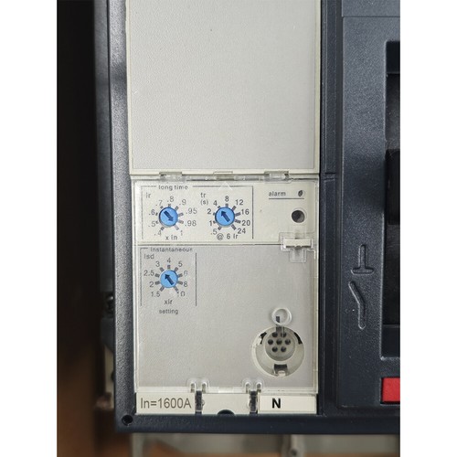 NEW circuit breaker Compact NS1600N - Micrologic 2.0 1600 A 3 poles 3t NS33482 - Picture 7 of 7