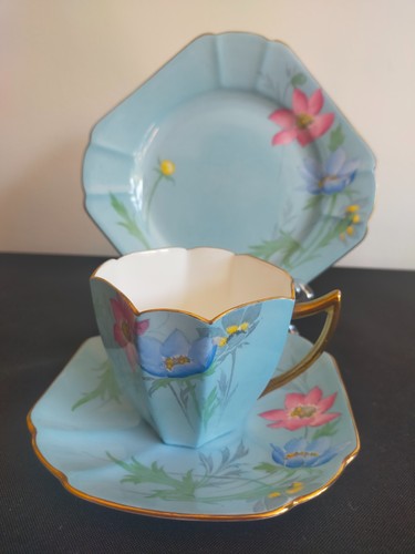 Shelley Queen Anne shape teacup trio Anemone pattern 12079 excellent condition