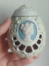 Pot oeuf porcelaine biscuit femme fin 19 ème siècle