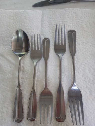 2 Dinner Forks 2 Salad Forks 1 Soup Spoon SCC Stainless Flatware OLD JAMESTOWN