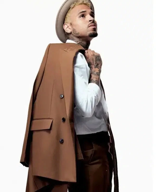 CHRIS BROWN Italian Collectible Magazine ICON #99 August 2025 Roch Barbot - Image 4 of 4