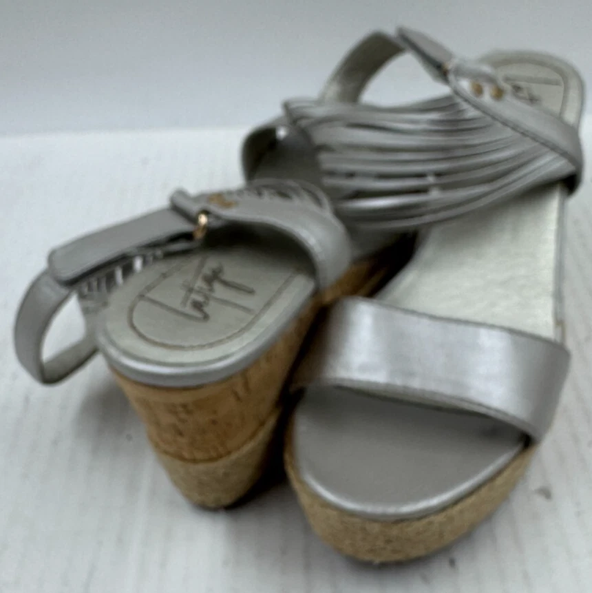 Zapatos para mujer Latigo talla 8,5 cuero plateado correa al tobillo alpargatas sandalias de cuña Foto 3 de 4