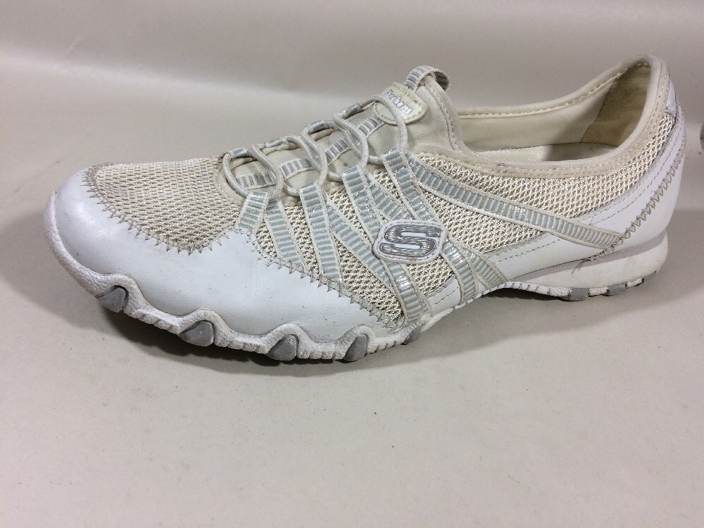 skechers hot ticket white