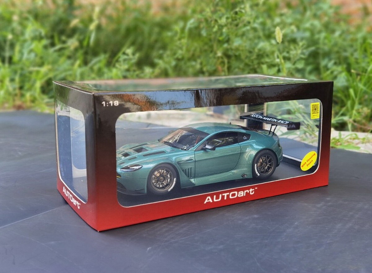 AUTOart 1/18 Scale Aston Martin Vantage V12 GT3 Green