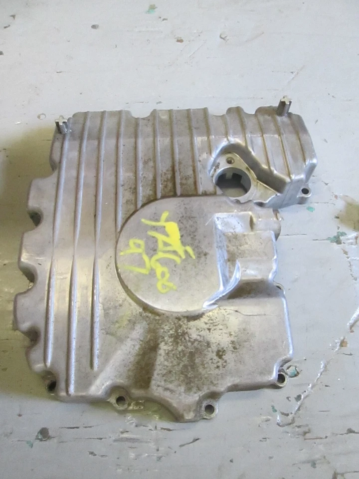 1995 - 2007 YAMAHA YZF600R  OIL PAN ( STRAINER COVER ) 4YR-13417-00-00 ( GOOD ) - Image 4 of 4