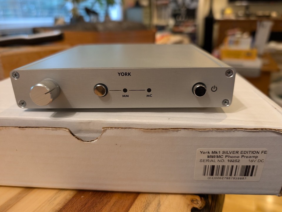 York MM/MC Phono Preamp by Six Acoustic Made in Canada US/CAN power