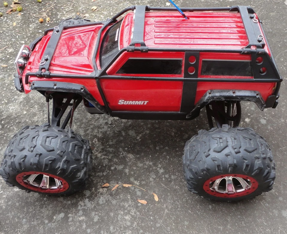 Traxxas 1:10 Summit 4x4 Monster Truck with Hi/Low 2-Speed Transmission - Image 2 of 4