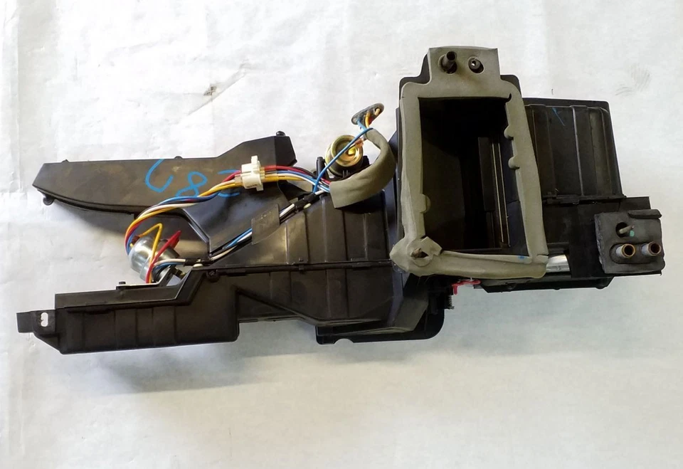 Корпус обогревателя задней панели | Подходит для Ford F150 / Bronco 1980-1996 годов выпуска - Изображение 2 из 4