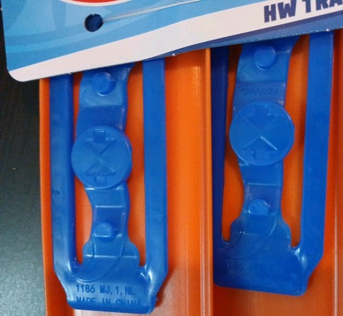 Neu 4 Fuß Mattel Hot Wheels Builder Rennstrecke * begrenztes Zubehör * * KOSTENLOSER Versand * - Bild 6 von 6