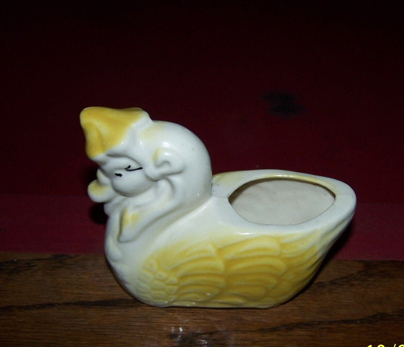 Vintage USA Pottery Duck w/Flower Petal Hat - Unmarked - So Cute