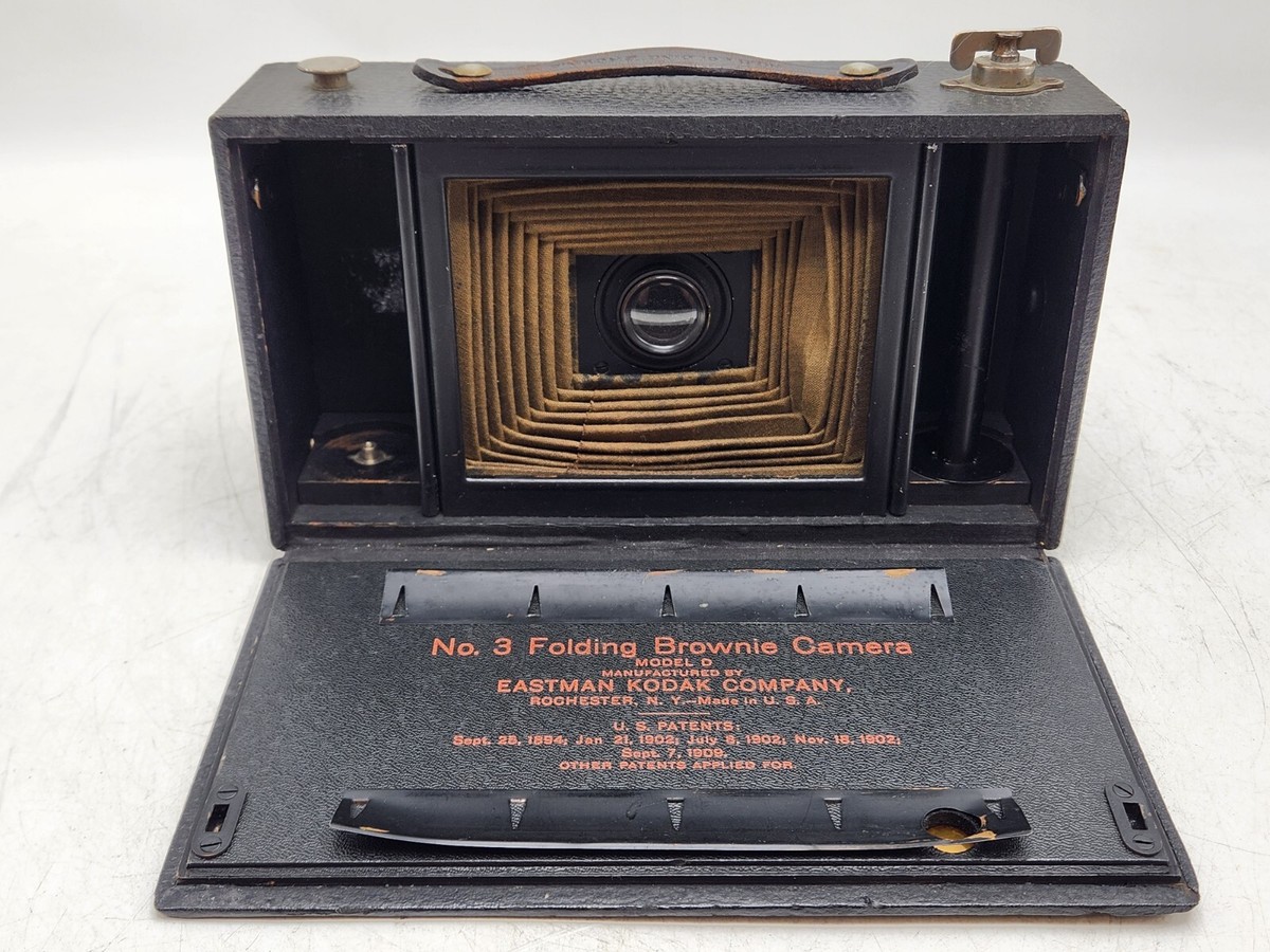 Antique Eastman Kodak No.3 Folding Brownie Model D Camera w