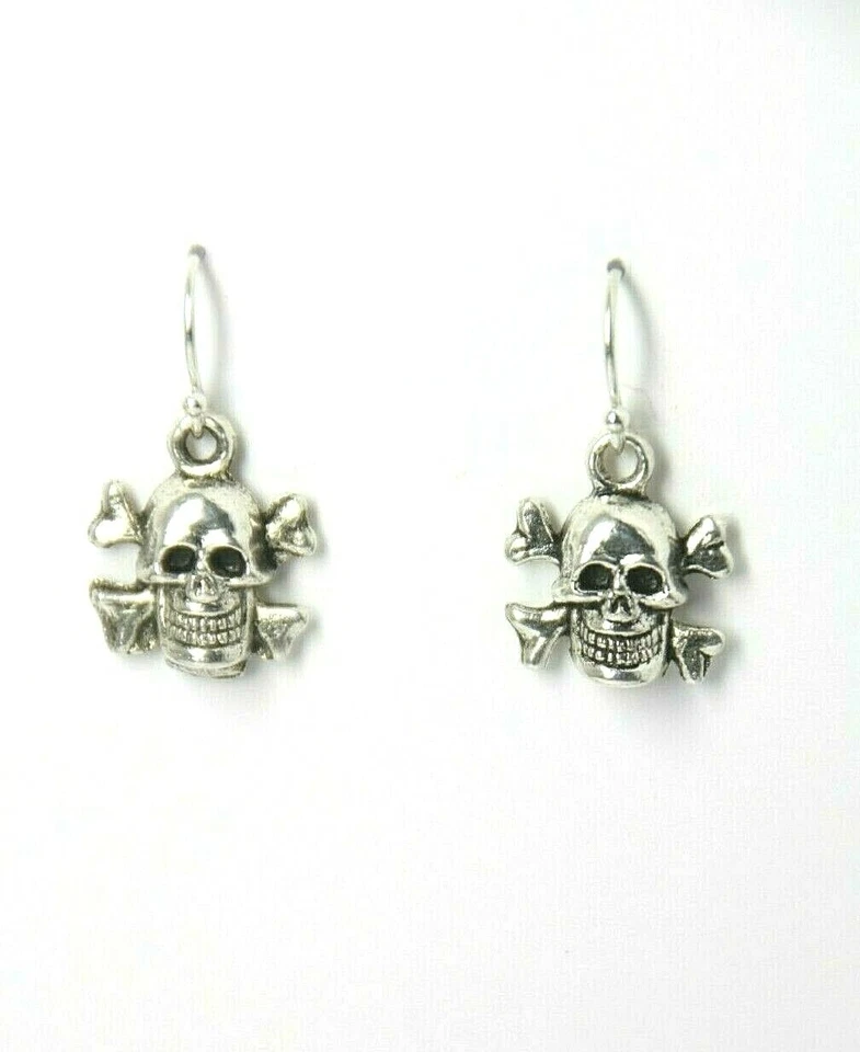 Pendientes con dije de calavera y huesos cruzados ganchos de plata de ley 925 dijes de peltre 1" Foto 2 de 4