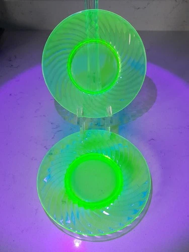 VTG 2 Pc Imperial Twisted Optic Yellow Vaseline Glass Depression 6" Plates