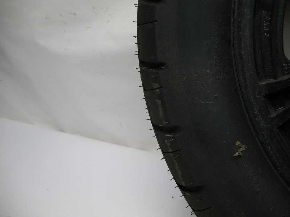 1983 HONDA VF1100 VF 1100 REAR WHEEL AND ROTOR  - Image 2 of 4