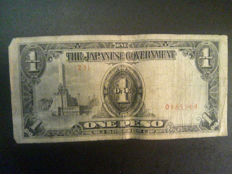 VINTAGE WWII *JAPANESE GOVERNMENT* CIRCULATED ONE PESO BANKNOTE