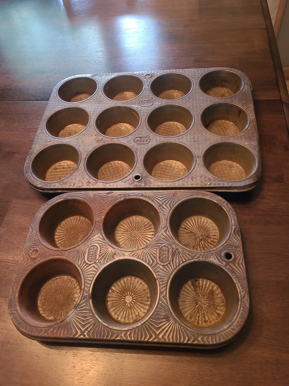 2 VTG Ecko Ovenex Starburst Gingham Metal Muffin Cupcake Tin Baking Pans Rustic