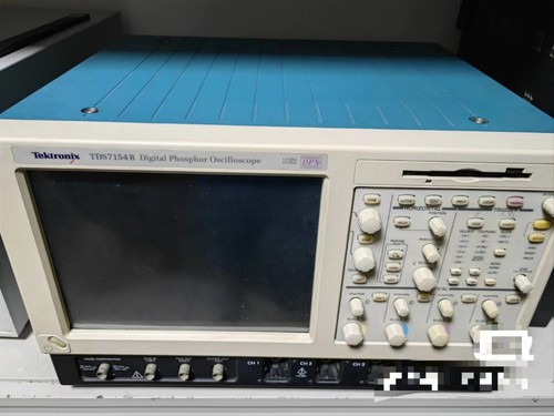 Tektronix TDS7154B: Digital Phosphor Oscilloscope/da - Picture 1 of 2