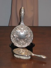 ANTIQUE SILVER HAND MIRROR and HAIR BRUSH. EXQUISITE FIND. Rare Collectibles!!! ANTIQUE SILVER HAND MIRROR and HAIR BRUSH. EXQUISITE FIND. Rare Collectibles!!! - Image 1