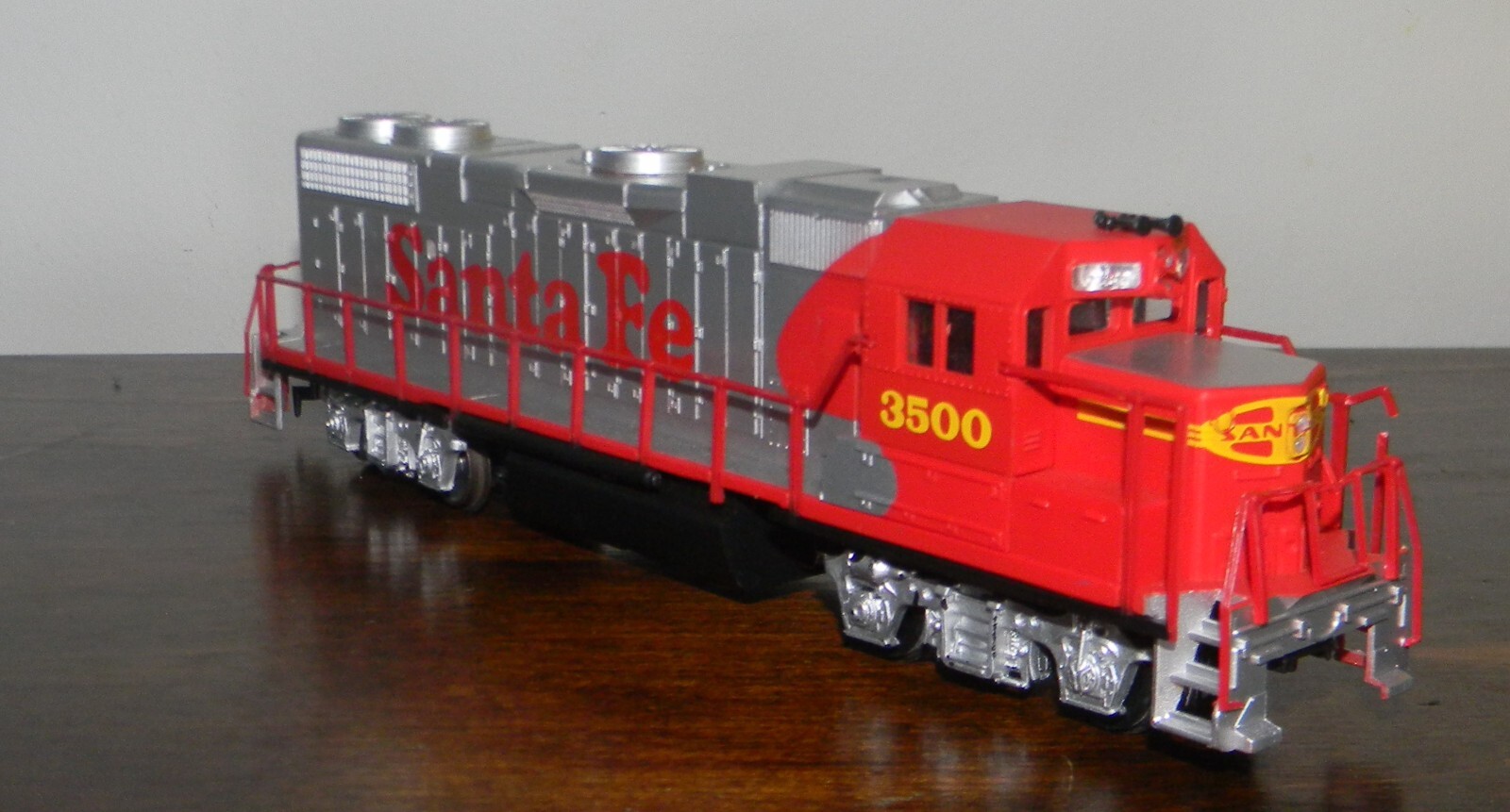 Life-Like GP38 Diesel Locomotive ~ SANTA FE ~ Rd# ATSF 3500 - HO | eBay