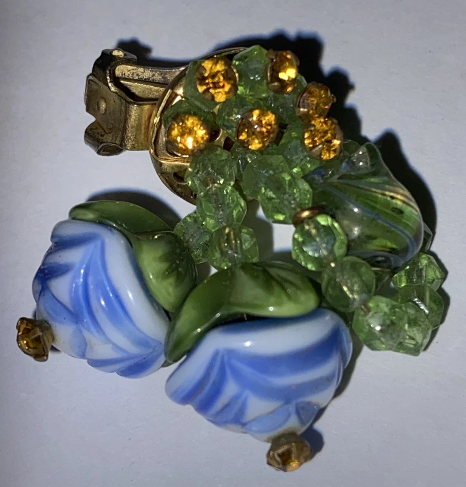 HATTIE CARNEGIE JOYERÍA VINTAGE CLIP EN PENDIENTES FIRMADOS Cuentas Azules/Verdes Foto 2 de 4
