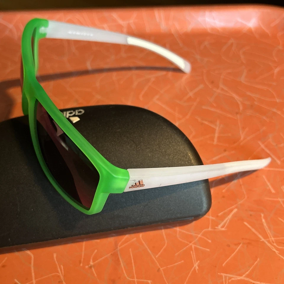 Очки солнцезащитные Adidas Whipstart 423 00 6056 61-16 140 матовые зеленые и белые - Изображение 3 из 4