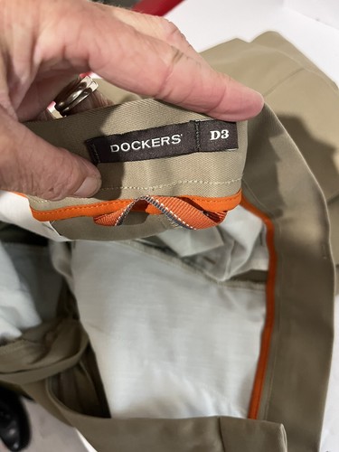 DOCKERS MEN'S STRAIGHT FIT KHAKI PANTS-32x32 GREAT Condition - Picture 5 of 8