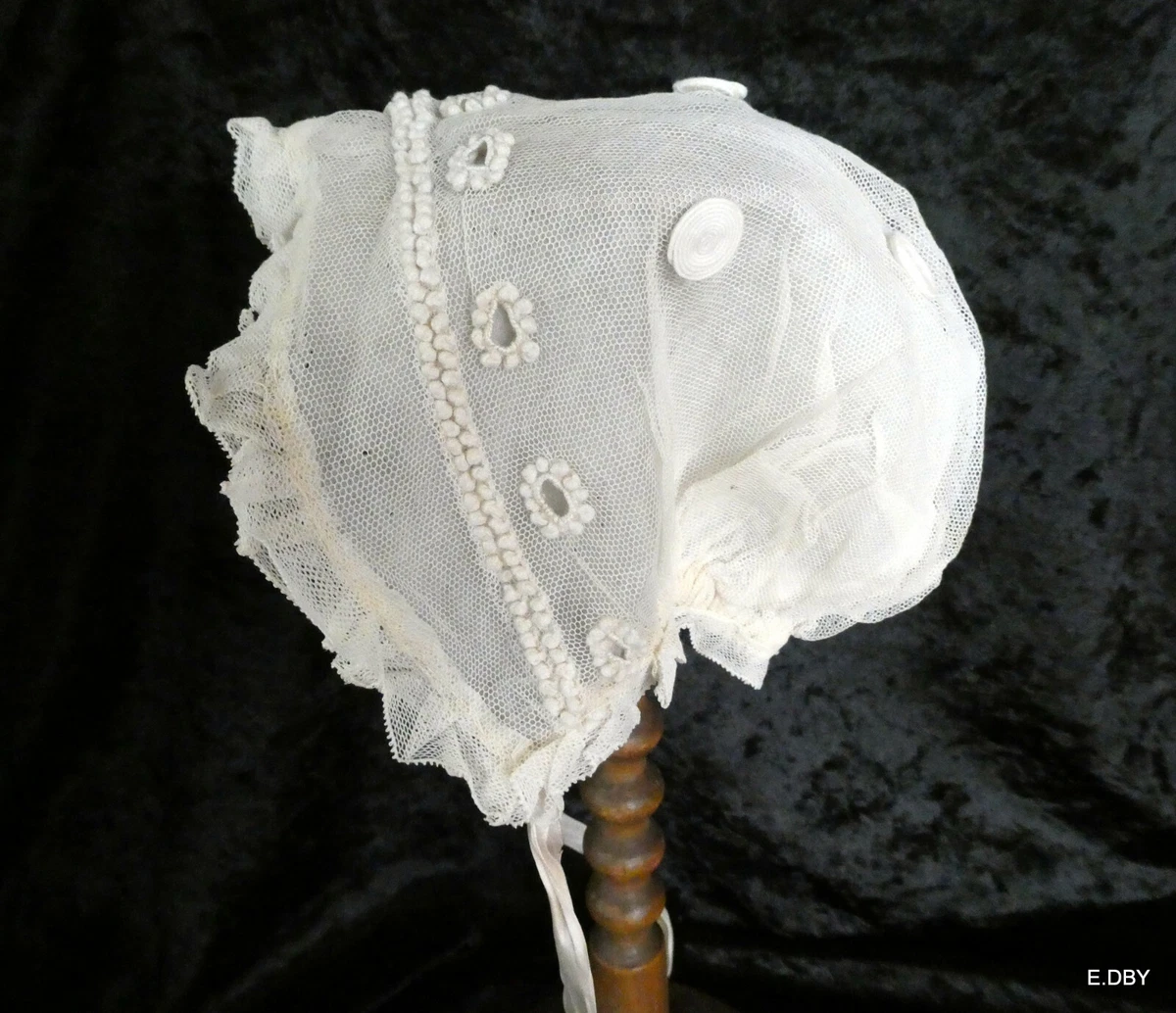 Robe De Poupée Ancienne Avec Dentelle, Chapeau Et Coiffe Bretonne - Pour Baptême Ou Mariée