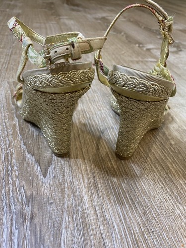 LAUNDRY SHELLI SEGAL TAPESTRY GOLD BUCKLE RHINESTONE WEDGE ESPADRILLE SANDAL 6.5 - Picture 3 of 5