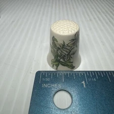 HAND PAINTED BONE CHINA THIMBLE - Ontario’s trilliums