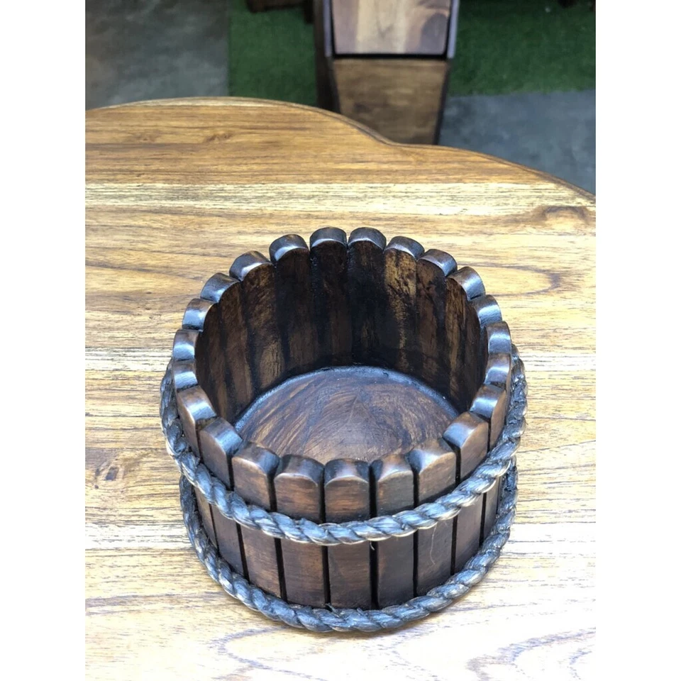 Cesta de flores de madera con forma redonda  Foto 2 de 4