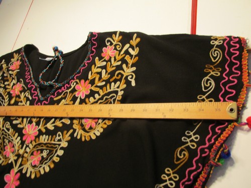 Peasant Poncho Top Women One Size Black Floral Embroidery Southwestern Oaxaca - Picture 8 of 10