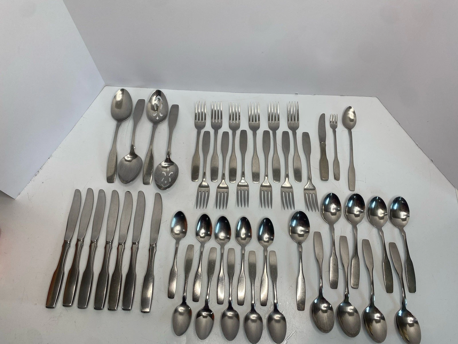 Oneida Community Paul Revere Stainless Knives Forks Spoons Knives 45 PCS
Opens in a new window or ta