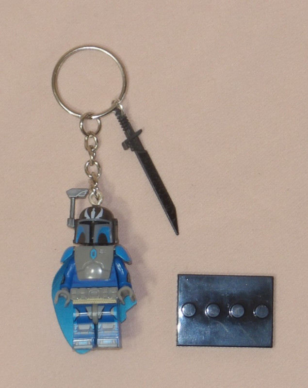 MINIFIGURE KEYCHAIN-Star Wars PRE VIZSLA w/Dark Saber Charm Stand New Mandaloria