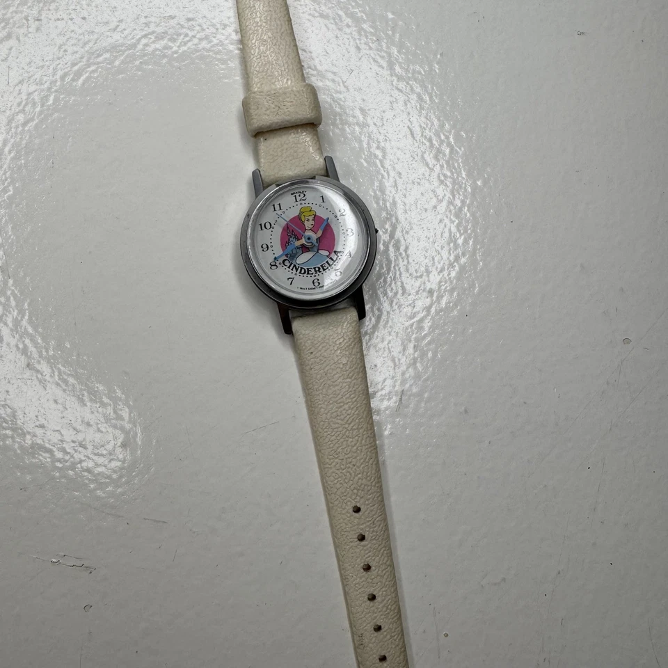 RARO 1970 Disney x Bradley Vintage Cenicienta Reloj Mecánico Suizo Colaboración Foto 2 de 4