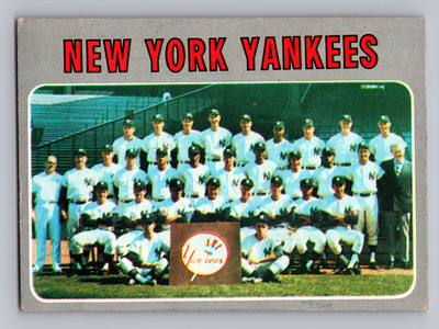 1970 TOPPS #399 NEW YORK YANKEES TEAM CARD W/BOBBY COX & ELSTON HOWARD