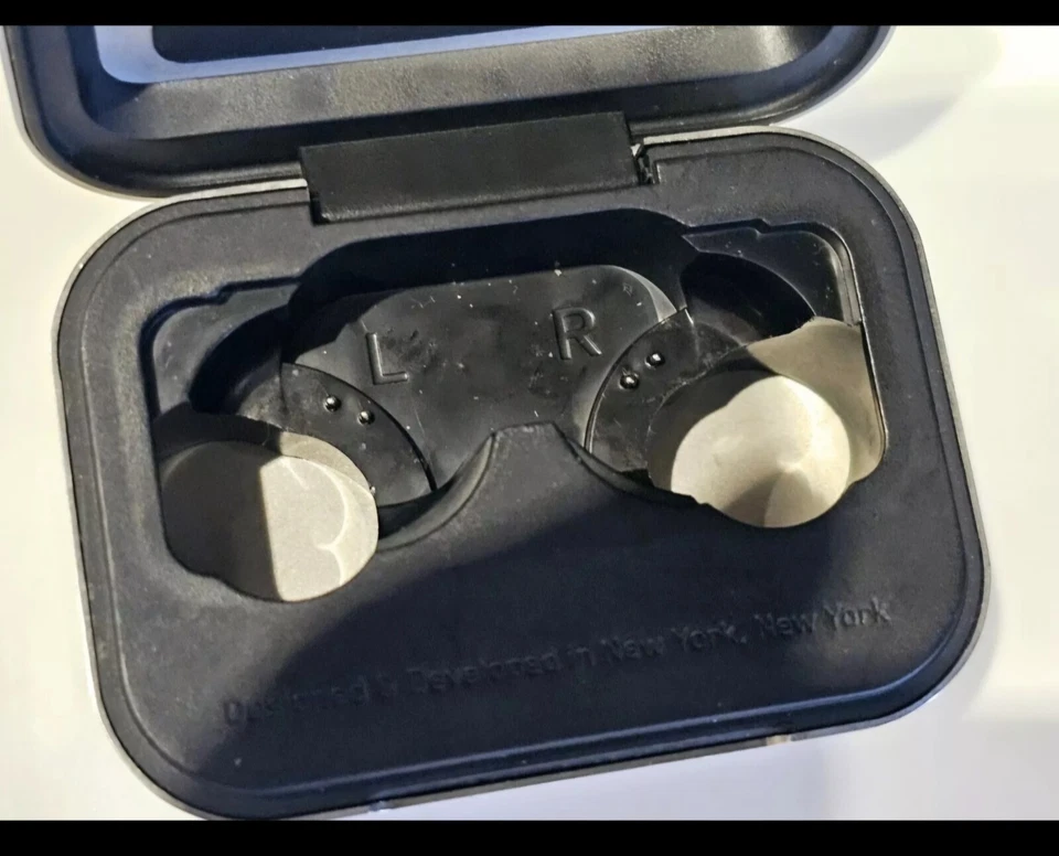 Genuine Charging Case Only Master & Dynamic MW07 True Wireless Earbuds Chrome - Image 2 of 4