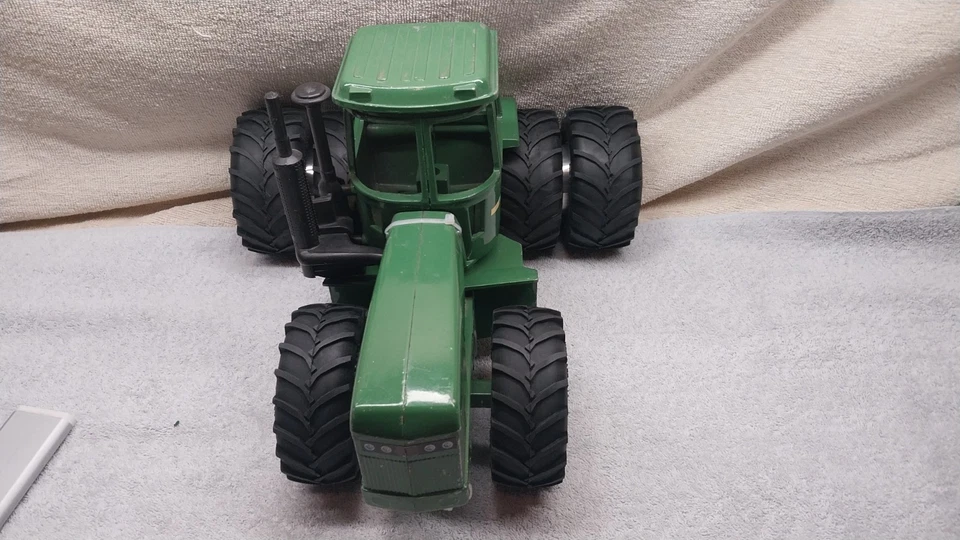 Custom 1/16 scale tractor rims set Case,International,Massey Bolt on Duals - Image 2 of 4