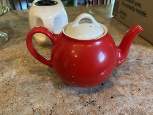 Hall's Superior Quality Kitchenware 4-Cup Red/White Ceramic Teapot w/ Lid