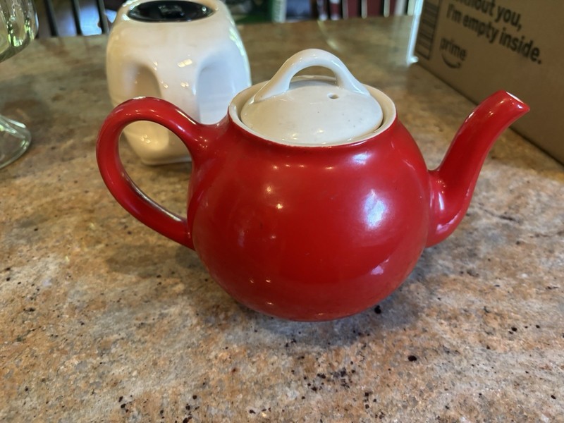 Hall's Superior Quality Kitchenware 4-Cup Red/White Ceramic Teapot w/ Lid