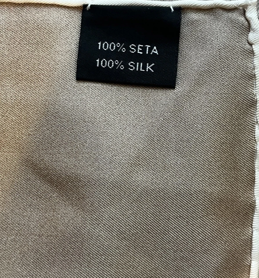 Pañuelo de bolsillo Kiton nuevo sin etiquetas - marrón con blanco 15x15 100 % seda Foto 4 de 4