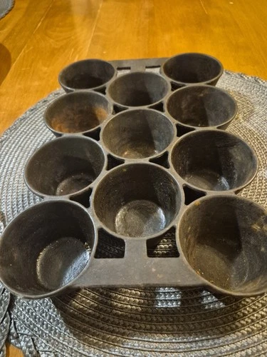 Antique No. 10 B Cast Iron Muffin Popover Pan W/ 11 Forms
