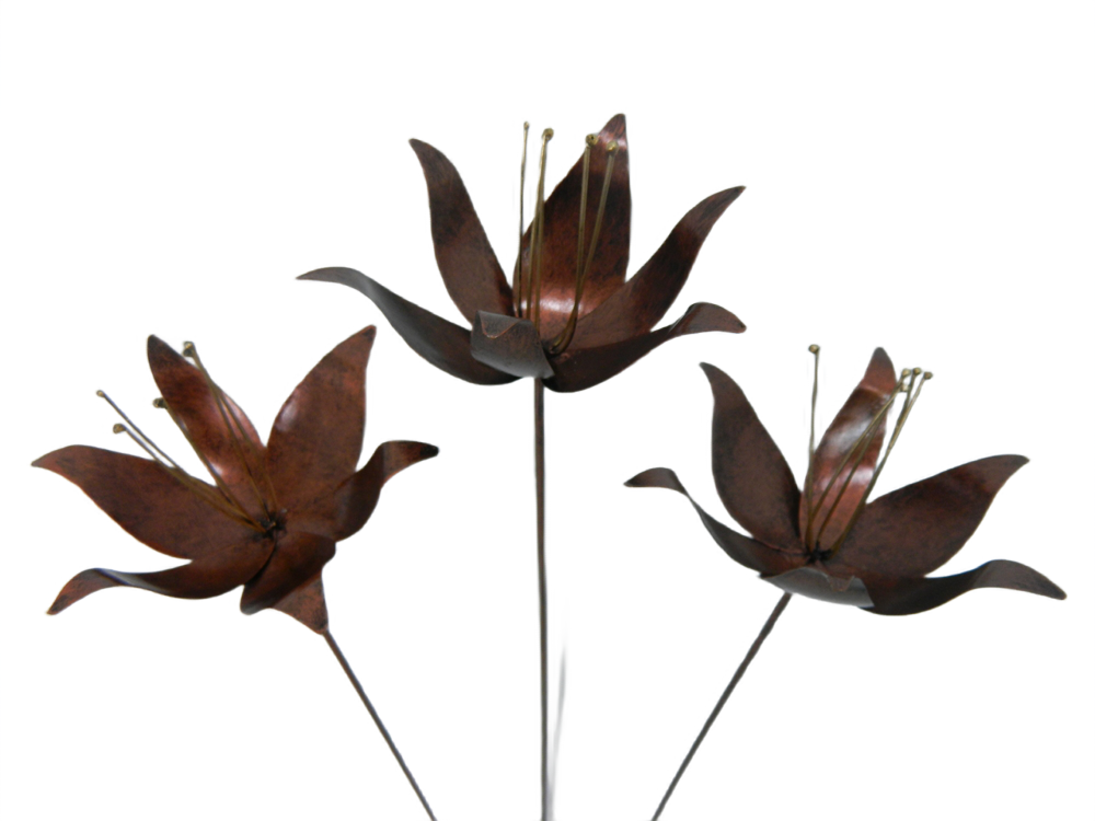 Metal Lily Flower Garden Ornament Set of 3 Lilies on 100cm stick - Bronze