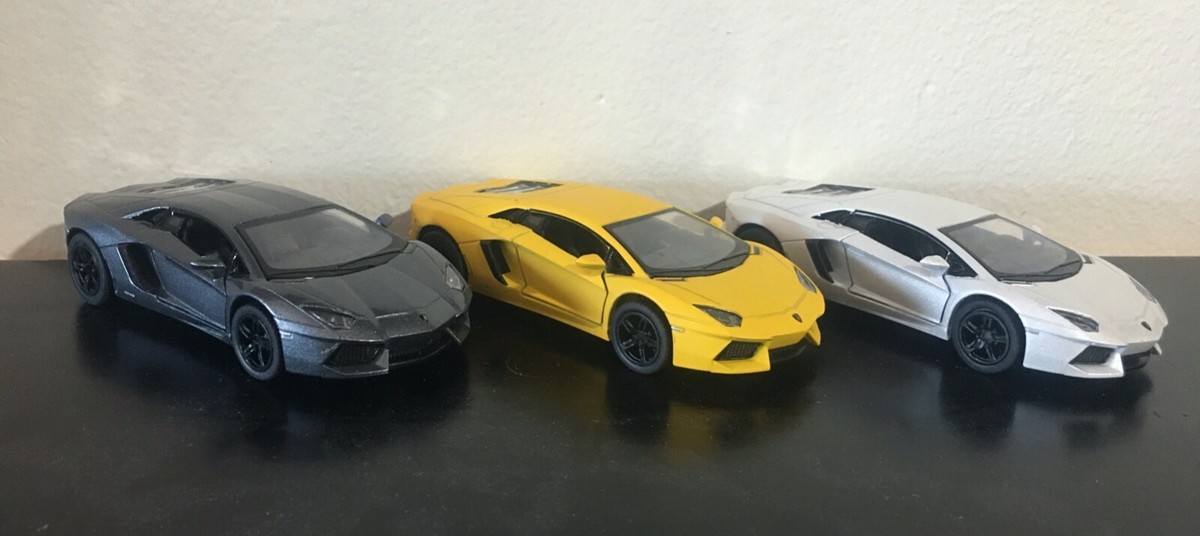 3 x Kinsmart Lamborghini Aventador LP700-4 Diecast Model 1/36