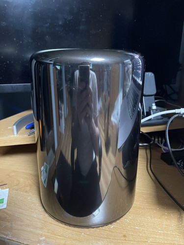 Apple Mac Pro A1481 Desktop With 32 GB RAM 256 M2 SSD - Afbeelding 6 van 12