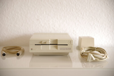 Commodore 1541-II Floppy Disk Drive - incl. Netzteil & seriellem Kabel - Top