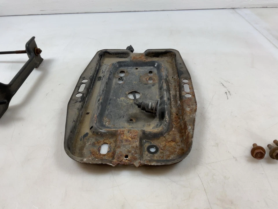 Bandeja de montagem de bateria OEM Jeep TJ Wrangler com retenção 1997-2004 021458 - Imagem 4 de 4