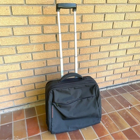 Mandarina Duck Black Work Trolley Pilot Case - great for work travellers! - Image 2 of 4